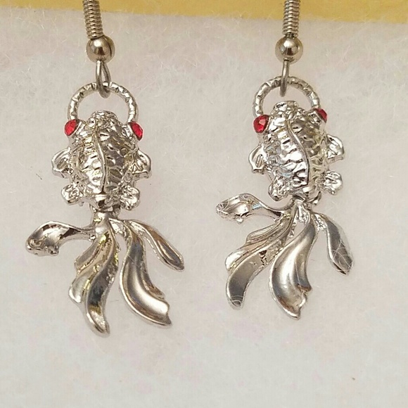 Earrings - Picture 4 of 4